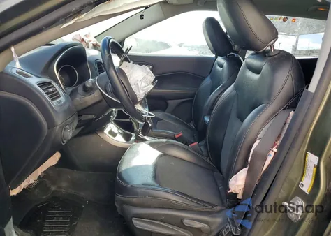 2017 Jeep Compass Latitude z USA, uszkodzony, nr VIN 3C4NJDBB7HT692457